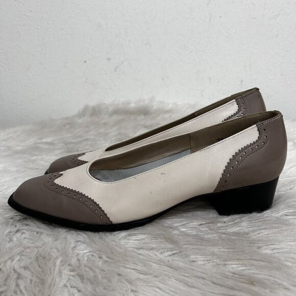 Magdesians Wingtip Pumps Heels Size 10 White Taupe Mod Party Wedding Secretary - Picture 1 of 11